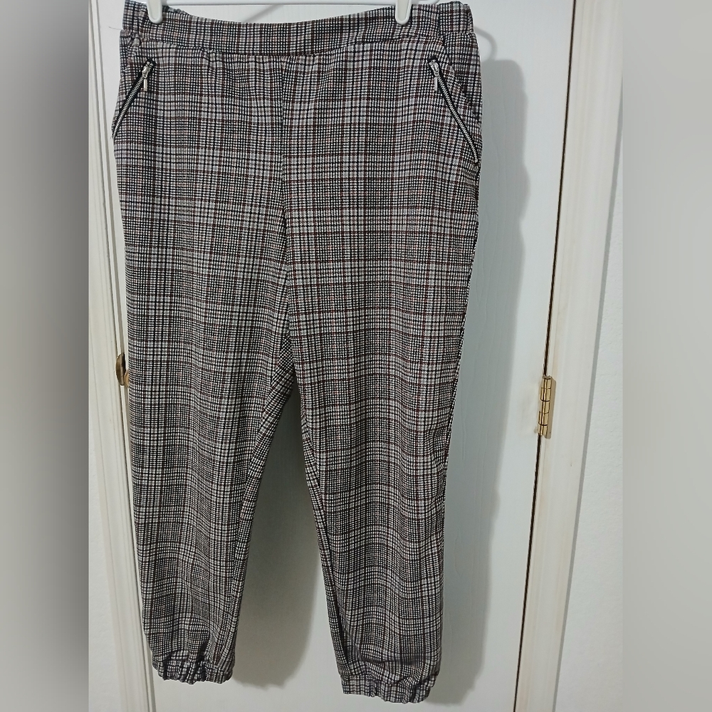 Maurices Women's Black and White Plaid Cropped Pants